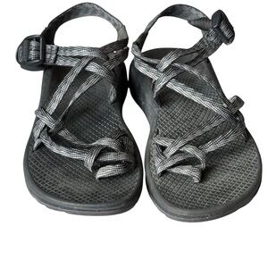 Chaco Toe Sandals Grey Black Strappy Womens Size 7 Hiking Outdoors Nature